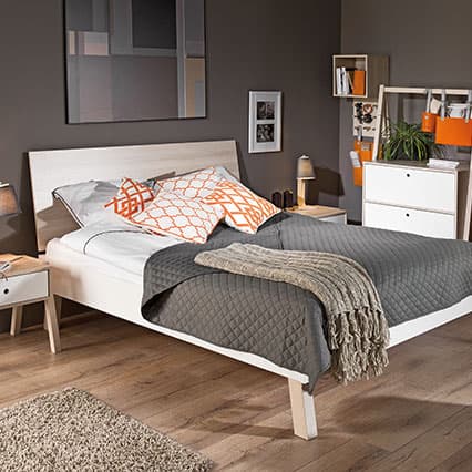 Double bed with flat headboard Spot arrangement