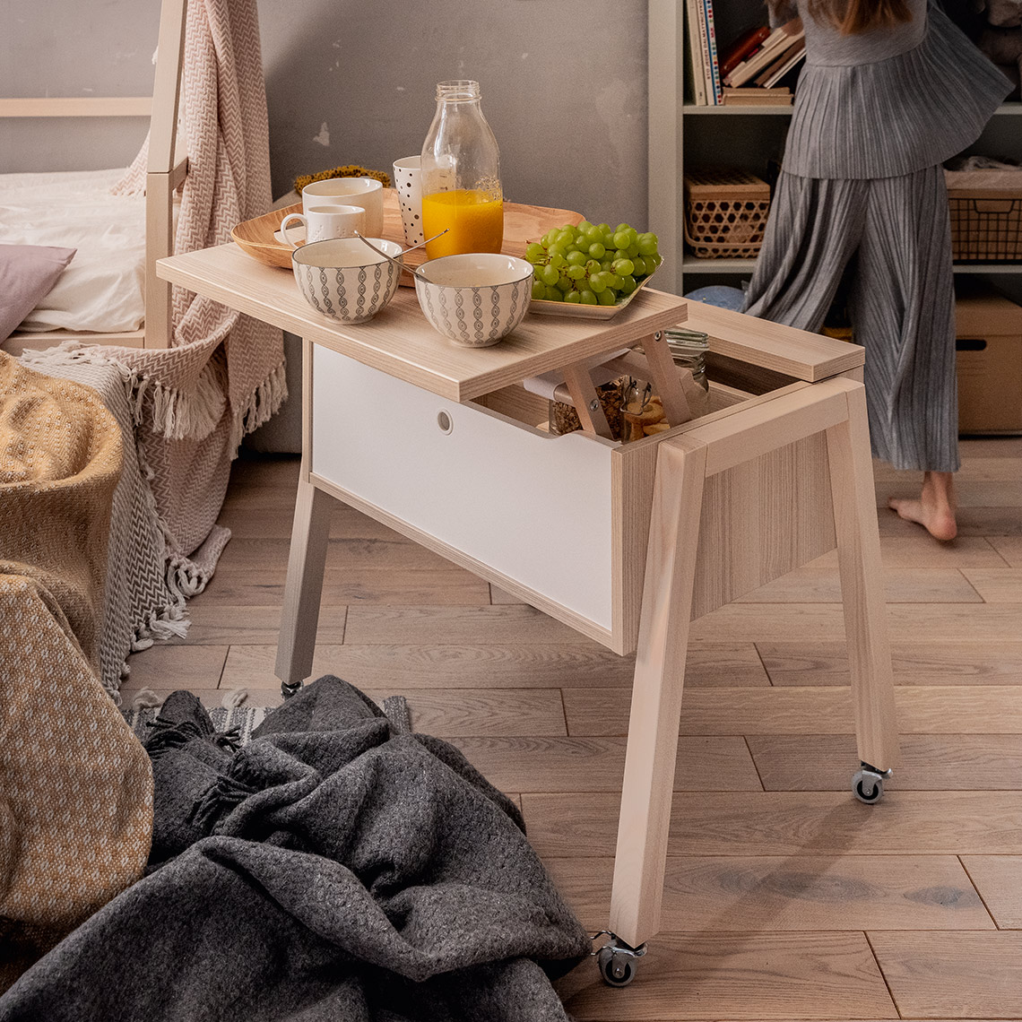 Table with a raised worktop Spot Young arrangement