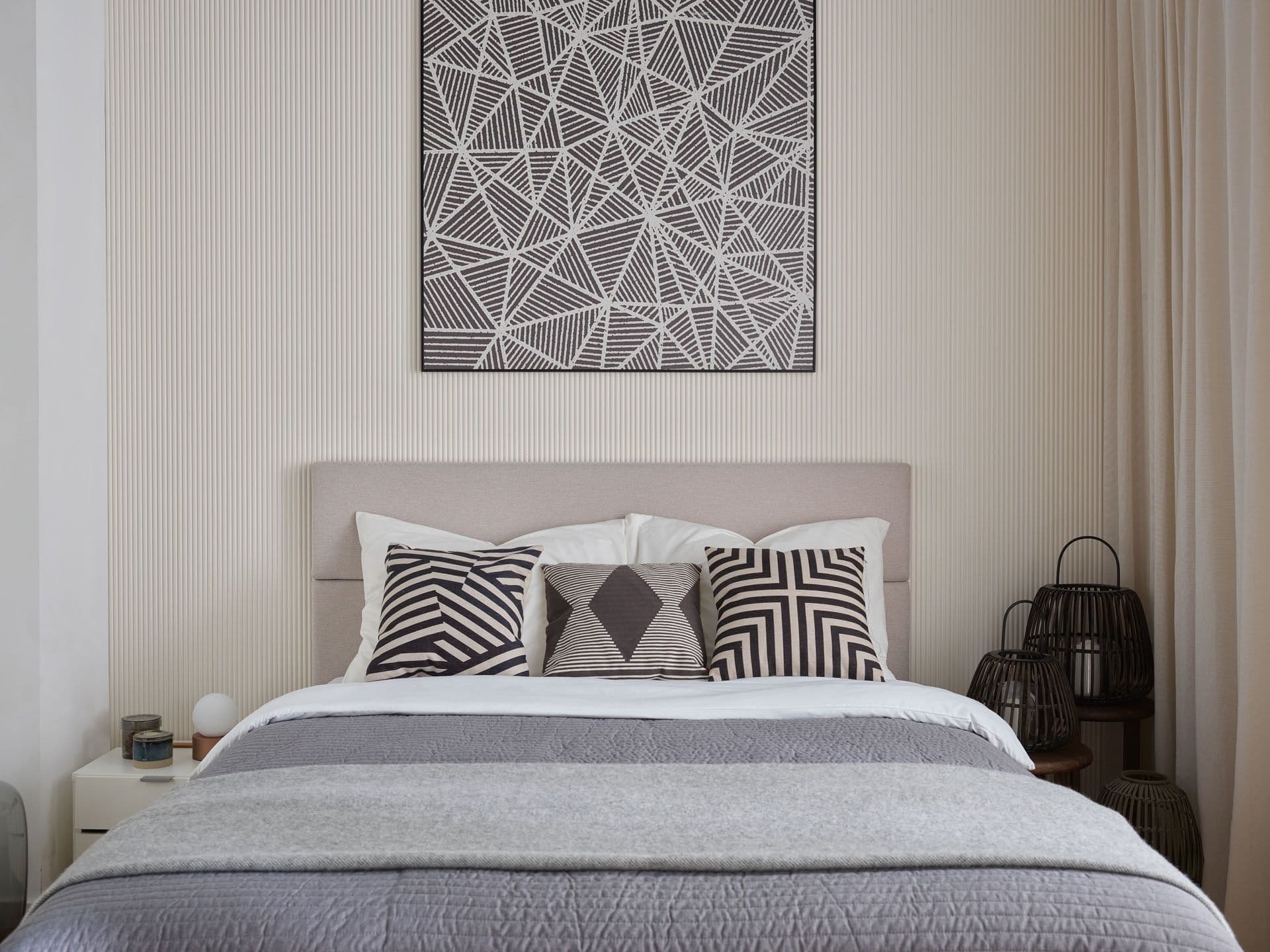 Piękne i funkcjonalne – 7 pomysłów na dekoracje do sypialni