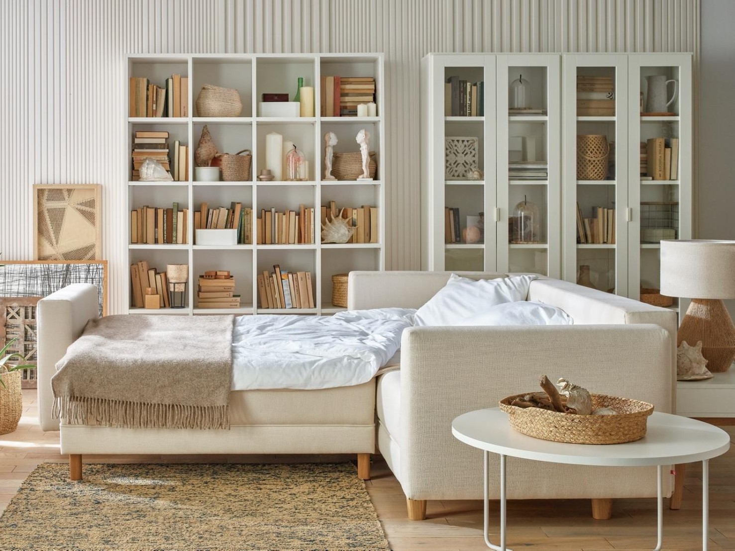 Jak pogodzić salon z sypialnią? Praktyczne porady