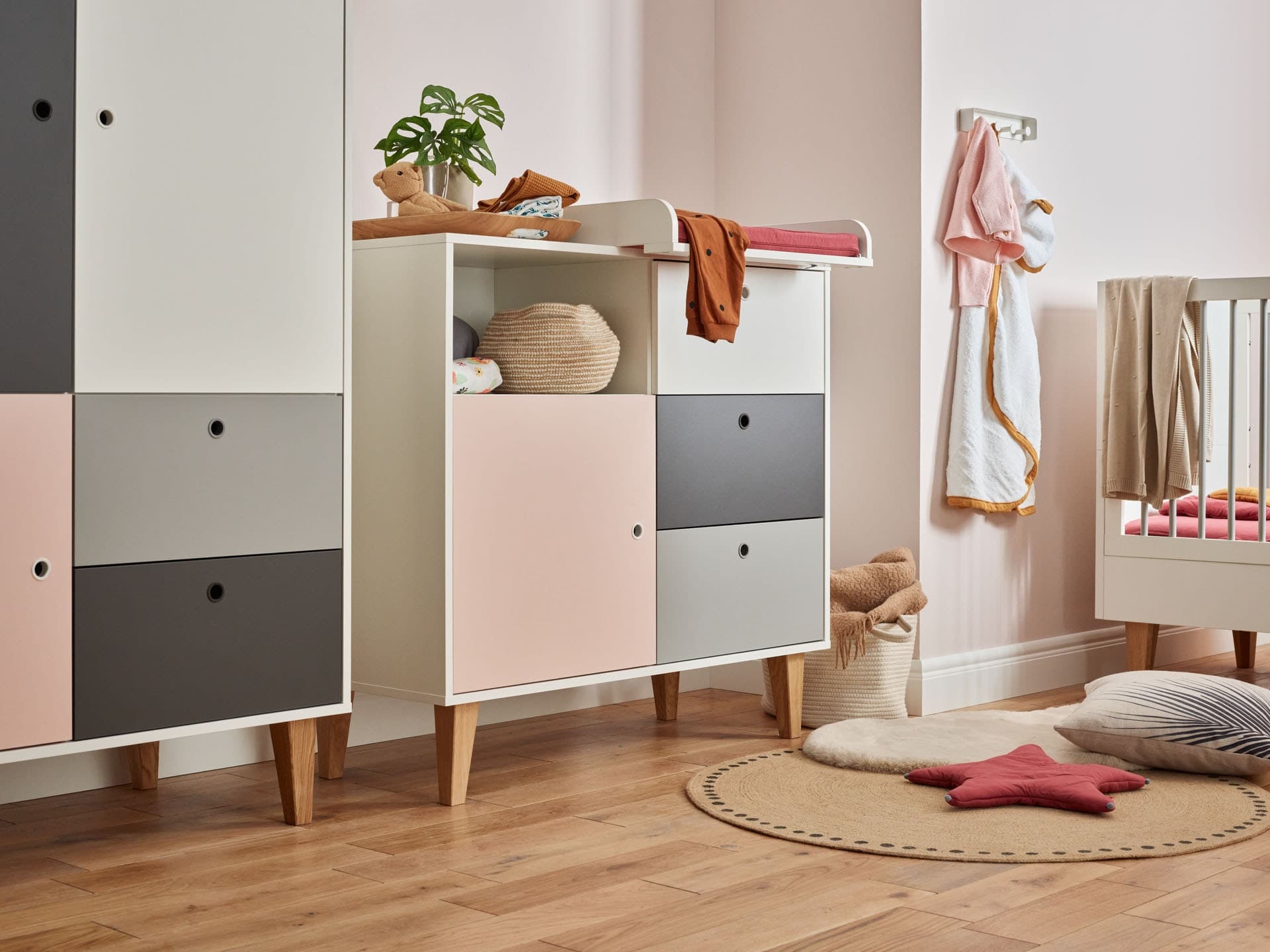 Jaka komoda dla niemowlaka? Porady organizacyjne