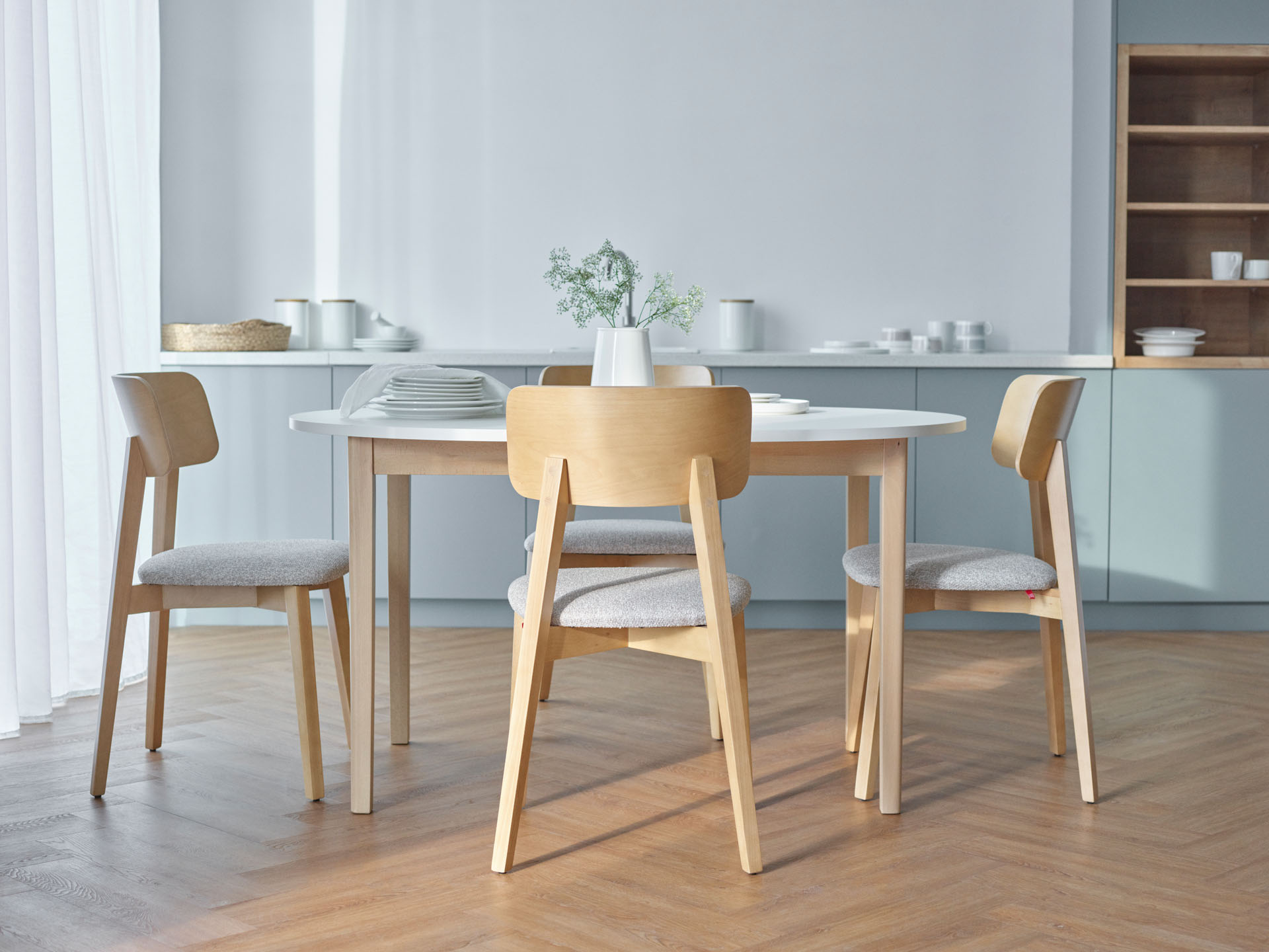 Jakie krzesła do białego stołu wybrać? Najciekawsze aranżacje