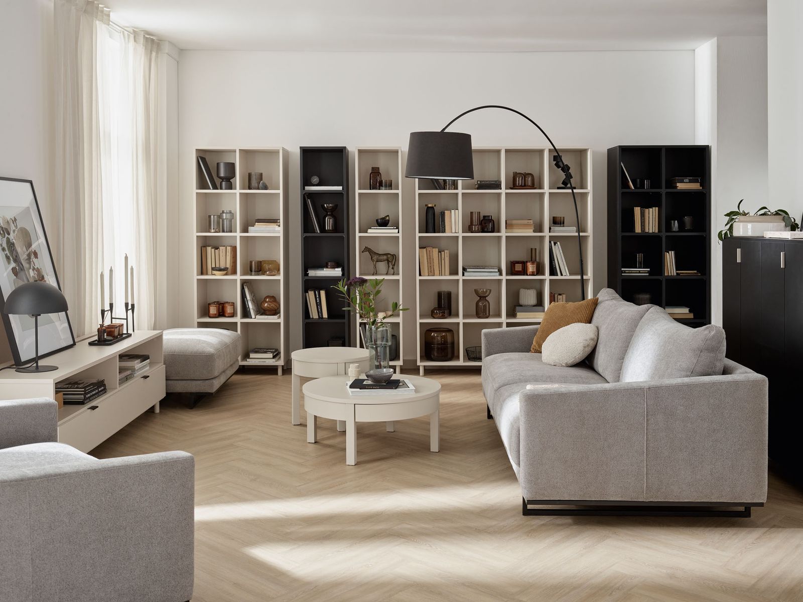 Salon w szarości i beżu – jak go nowocześnie urządzić?