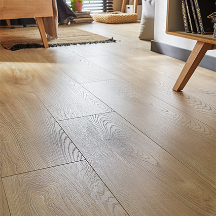 Panele podłogowe wodoszczelne VOX Querra Balance Plus Dąb Latte aranżacja