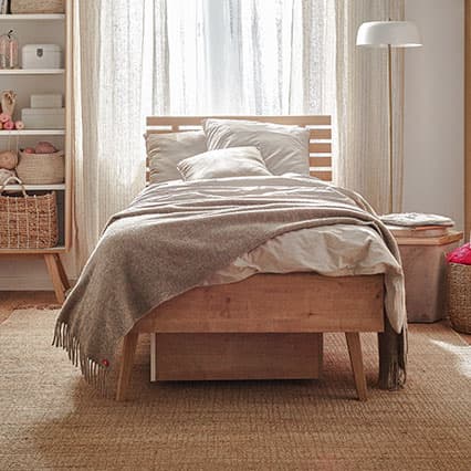 Łóżko 120x200 z wezgłowiem ażurowym Nature aranżacja