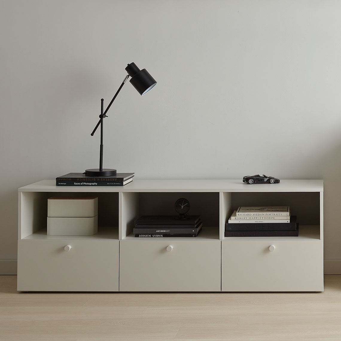 Szafka RTV szeroka Reli aranżacja