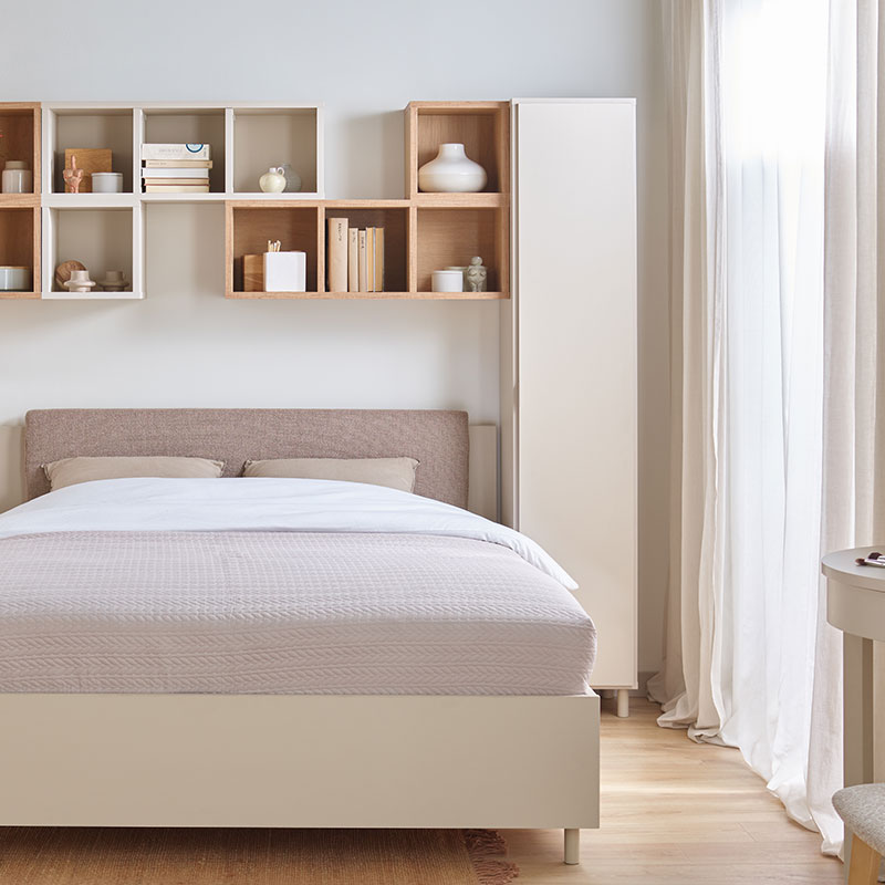 Regał wąski pojedynczy zamknięty Simple aranżacja