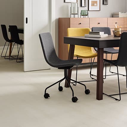 Panele podłogowe QUICK STEP Impressive Deski Białe IM1859 aranżacja