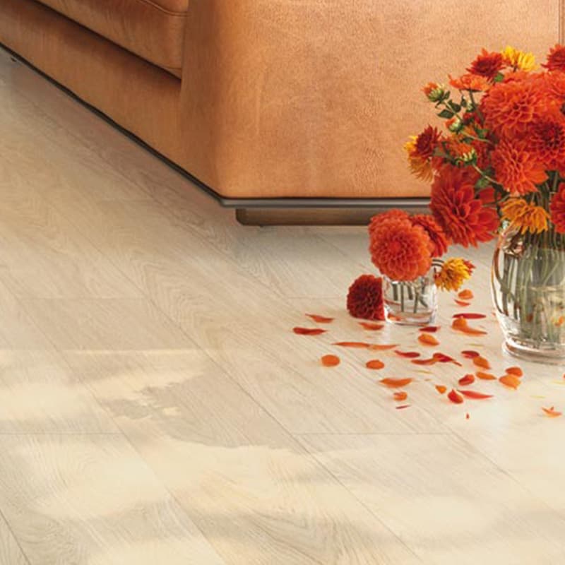 Panele podłogowe SWISS KRONO Aurum Fiori Aqua Zero Dąb Tulip D4587 aranżacja