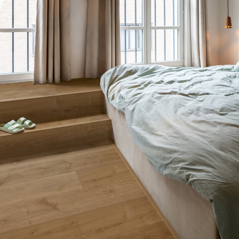 Panele winylowe Quick Step Bloom Elegancki dąb przydymiony AVMPU40317 aranżacja