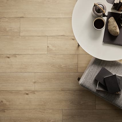 Panele winylowe z twardym rdzeniem i podkładem IXPE VOX Rigio Oak Euris aranżacja